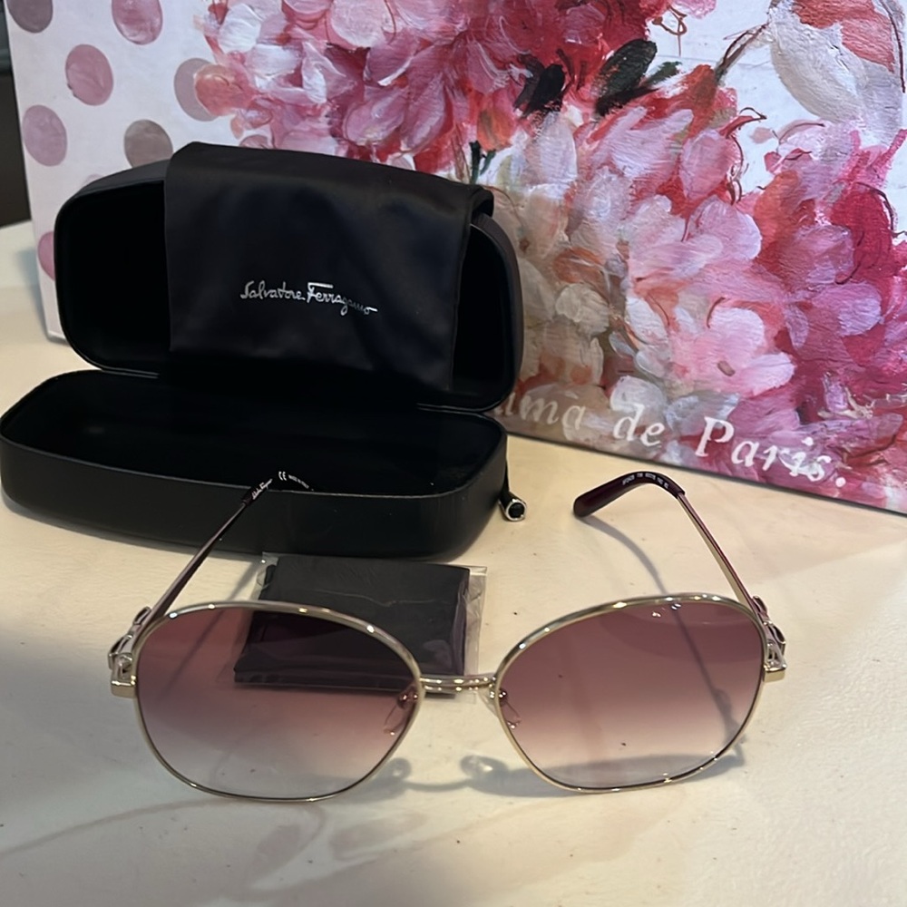 New Salvatore Ferragamo SF 242S 736